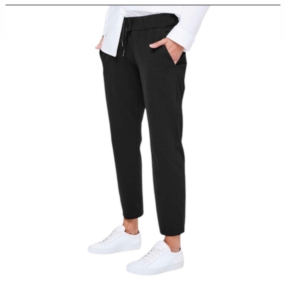 Lululemon On The Fly 7/8 Elastic Waist Black Pants Size 4